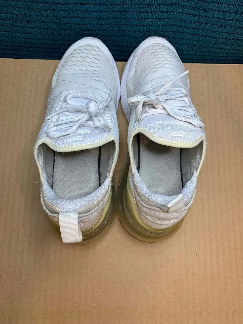 Nike Air Max 270 White Metallic Silver 943345-103 Youth Size 5Y